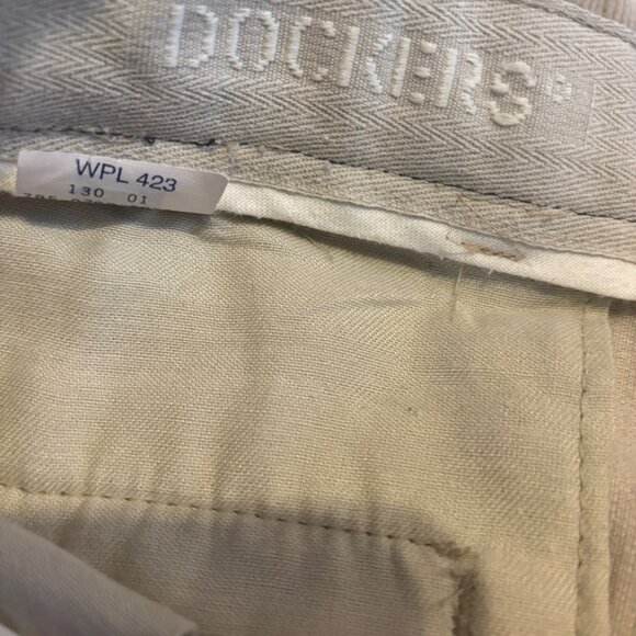 Dockers Mens Beige Corduroy Pleated Pants Size 36 Cuff Center Seam - Picture 4 of 9